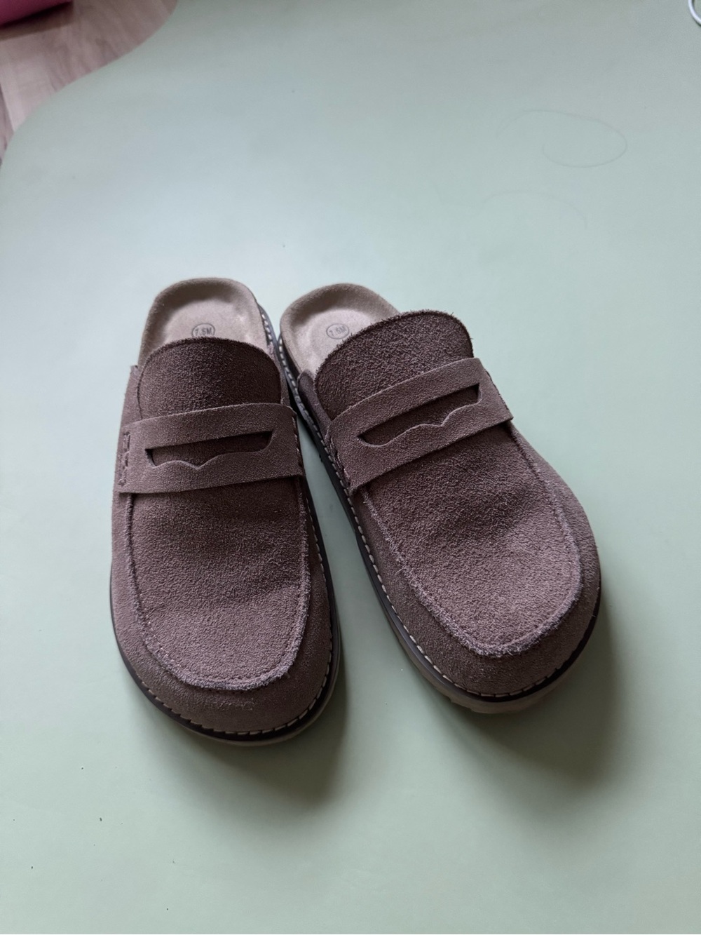 Cushionaire Penny Clogs
